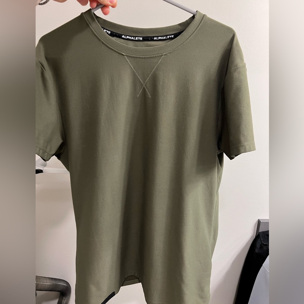 Alphalete t shirt